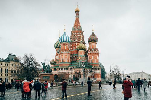 Аналитик Широв заявил, что отток мигрантов не повлияет на российскую экономику